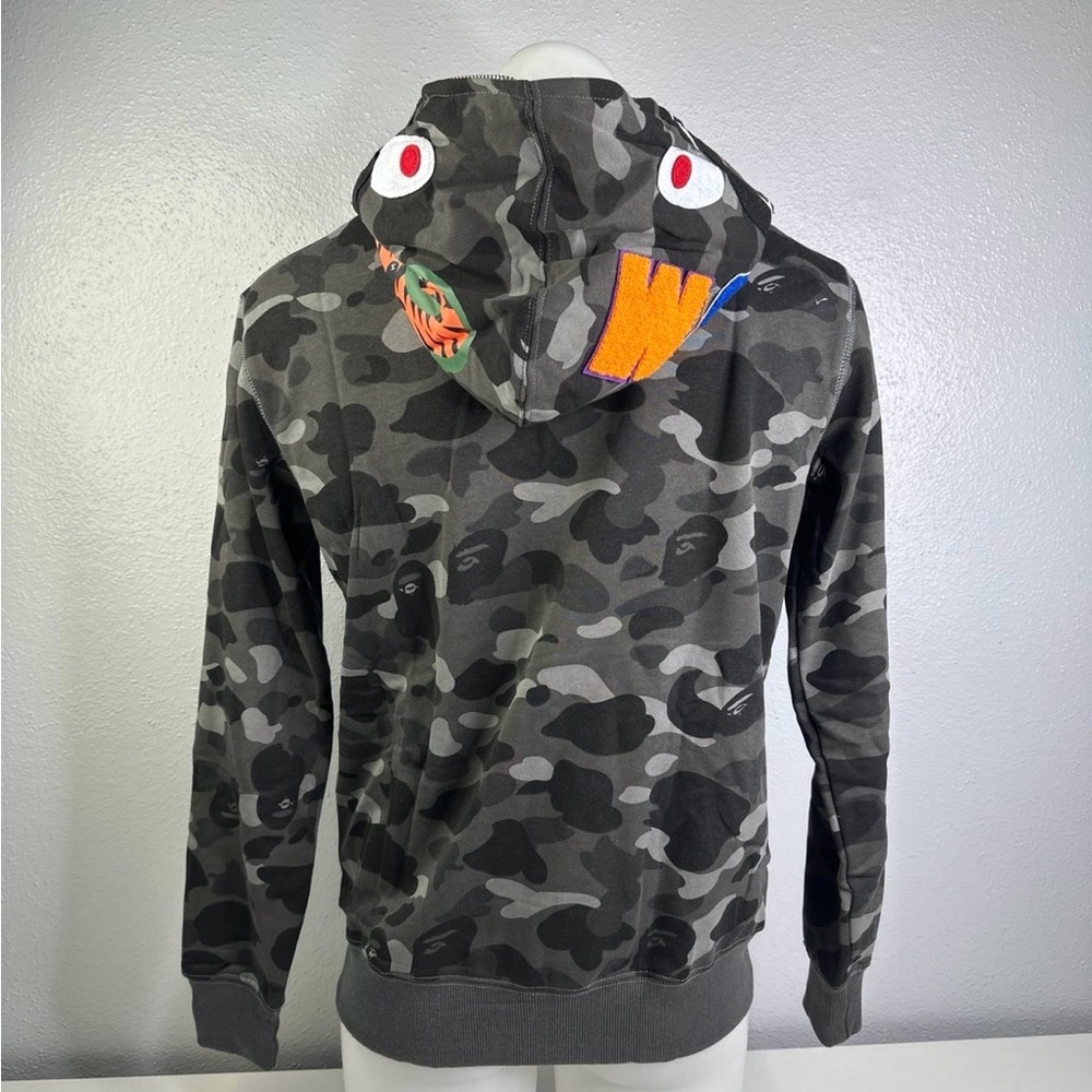 Bape 1st camo shark full zip hoodie size medium - Picture 3 of 11